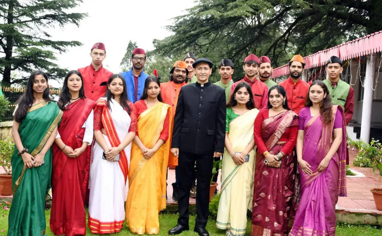 प्रभारी मंत्री खजान दास की मौजूदगी में नैनीताल में धूमधाम से मना 80वां स्वतंत्रता दिवस