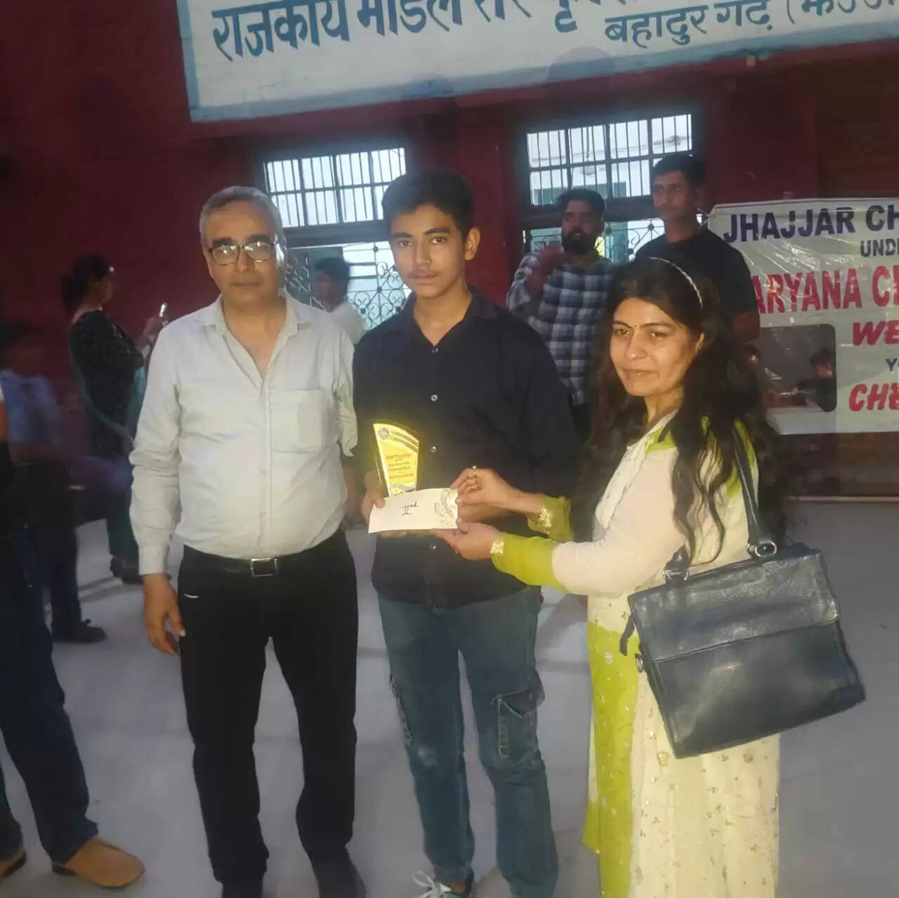 झज्जर : शतरंज प्रतियोगिता में वंश कौशिक ने मारी बाजी, राज्यस्तरीय खेलों के लिए चयनित