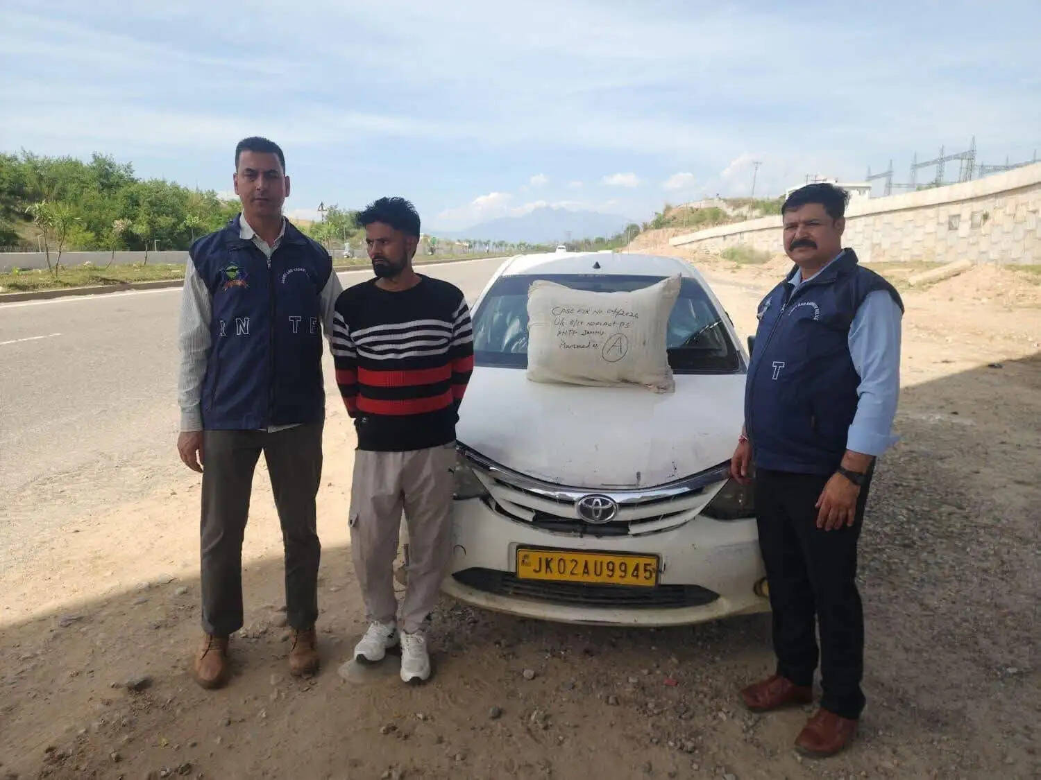 एएनटीएफ जम्मू की बड़ी कार्रवाई-18 किलो भुक्की के साथ नशा तस्कर गिरफ्तार