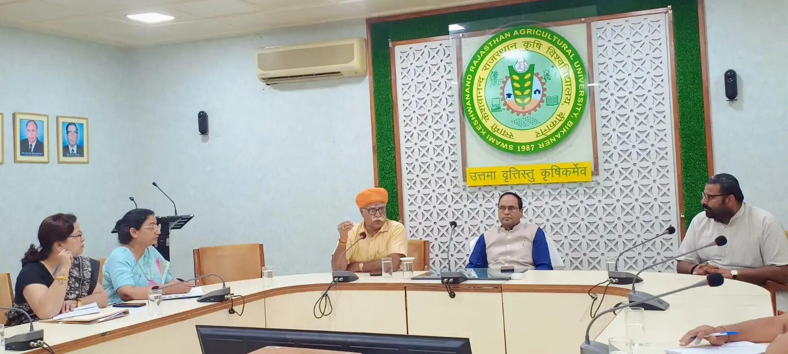 किसानों को बीज उत्पादन से जोड़ने के लिए केवीके वैज्ञानिक दें मागदर्शन - डॉ दुबे