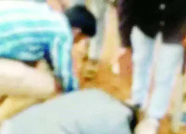 जबलपुरः मंदिर परिसर में कीचड़ फेंकने के बाद हनुमान जी की प्रतिमा तोड़ी, गांव में तनाव