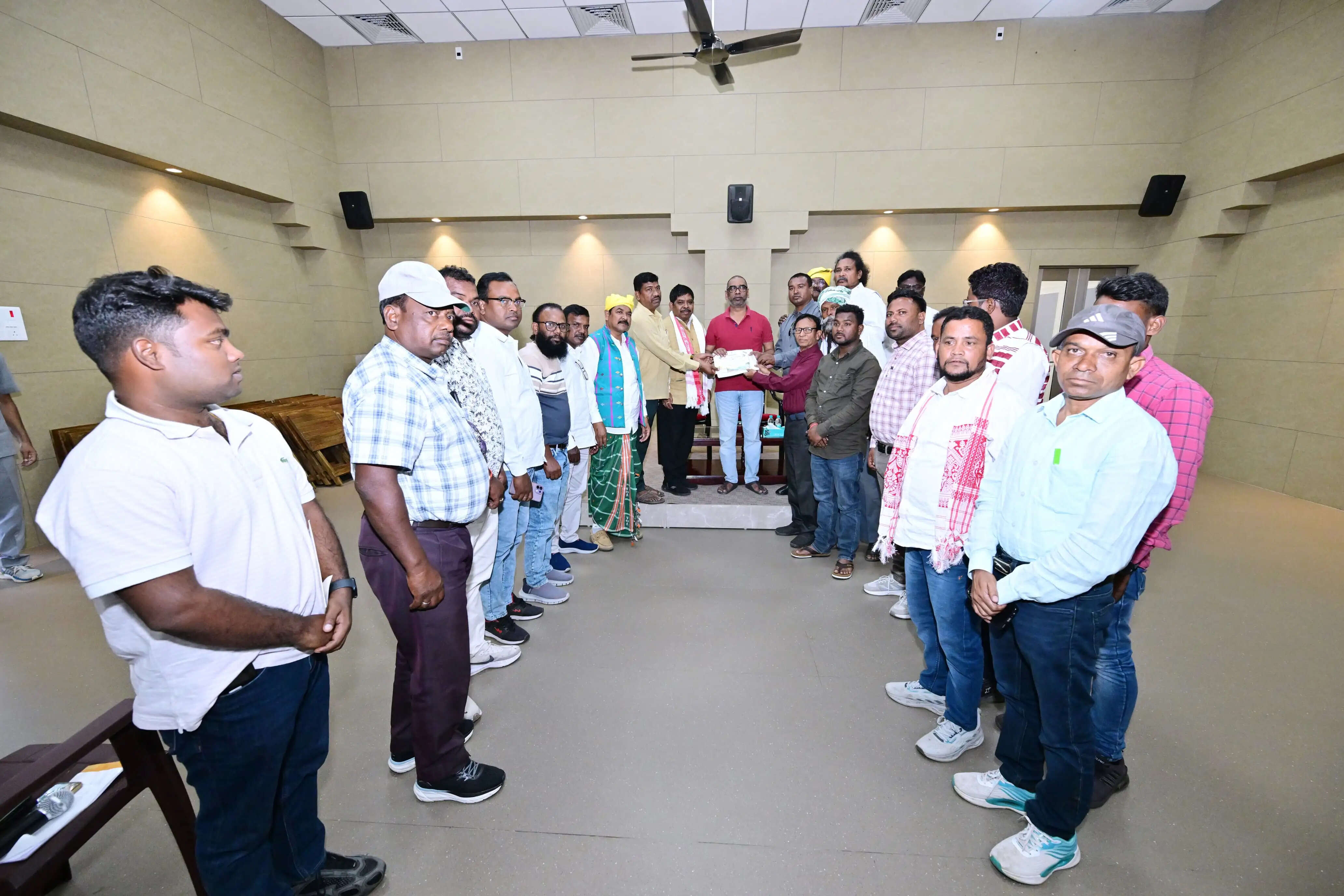 सीएम हेमंत सोरेन को मरांग बुरु महासम्मेलन के लिए निमंत्रण, आदिवासी संस्कृति संरक्षण पर जोर