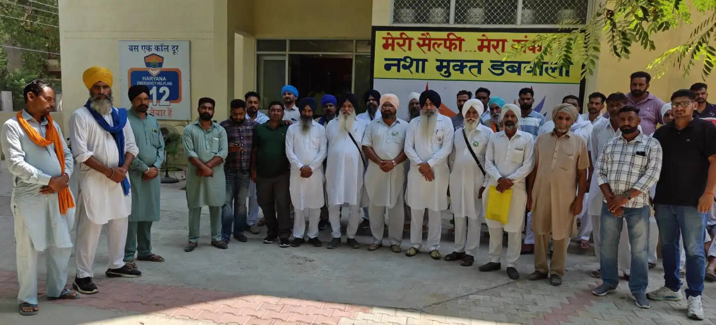 सिरसा: चोरी की बढ़ती घटनाओं पर भड़के ग्रामीण, एसपी से की मुलाकात