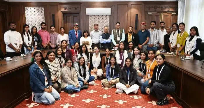 ओडिशा के 47 विद्यार्थियों ने मुख्यमंत्री से की भेंट