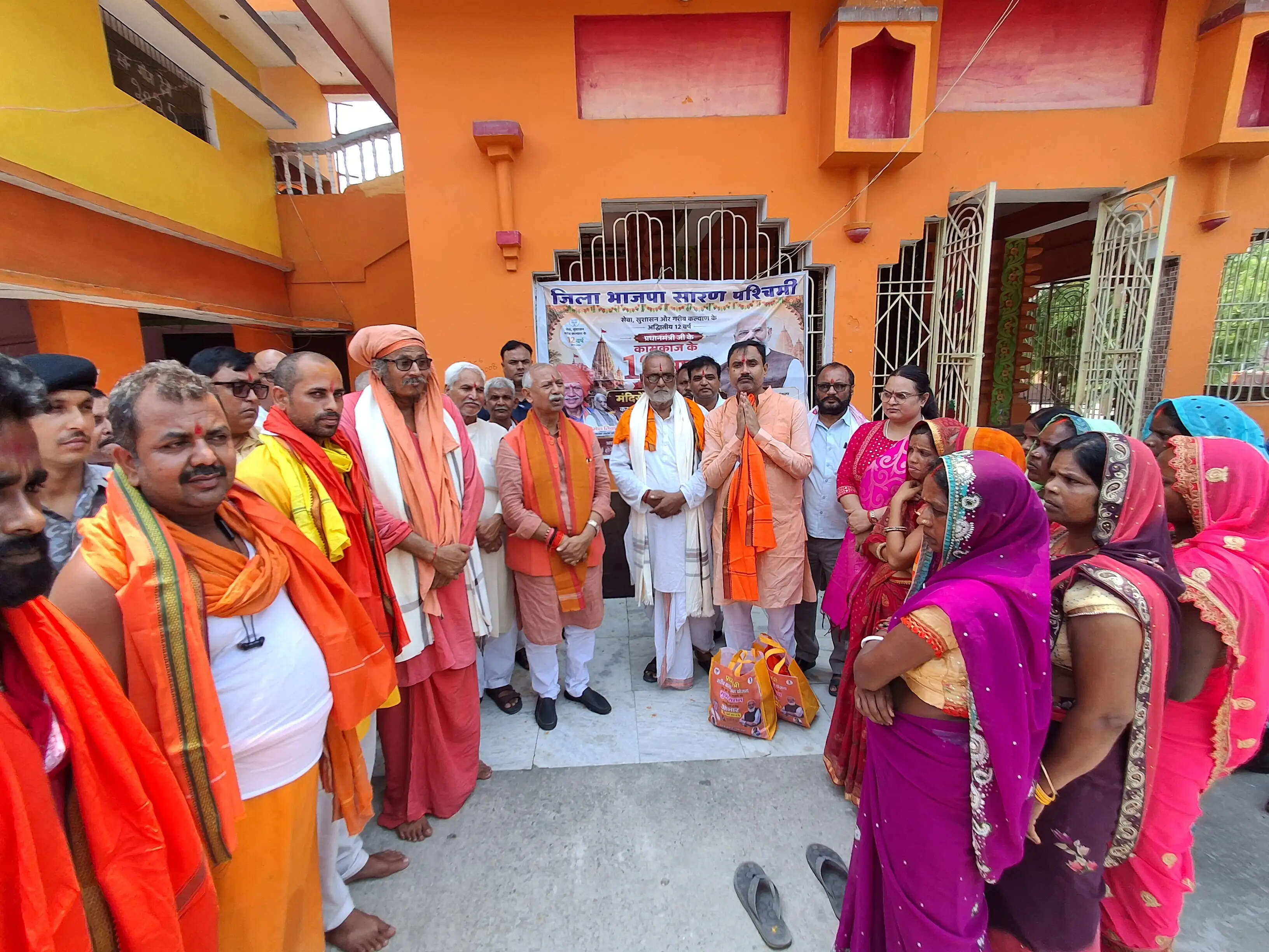 प्रधानमंत्री मोदी के 12 वर्ष के कार्यकाल पर जलालपुर में विशेष पूजा-अर्चना