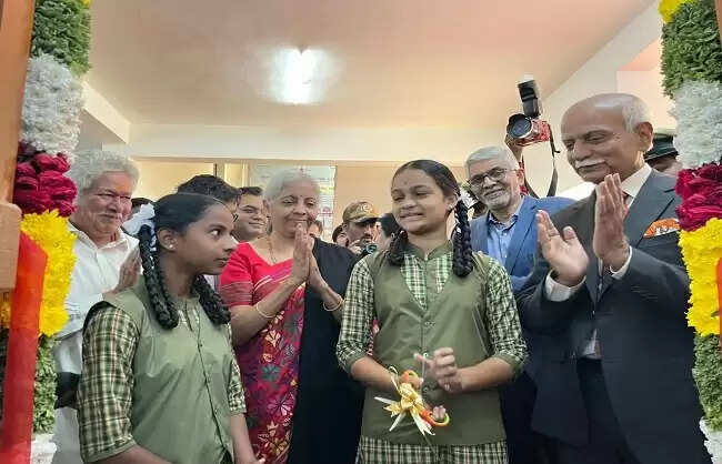 केंद्रीय वित्‍त मंत्री ने कर्नाटक के सरकारी स्कूलों में ‘विजयपथ’ एआई लैब का किया शुभारंभ