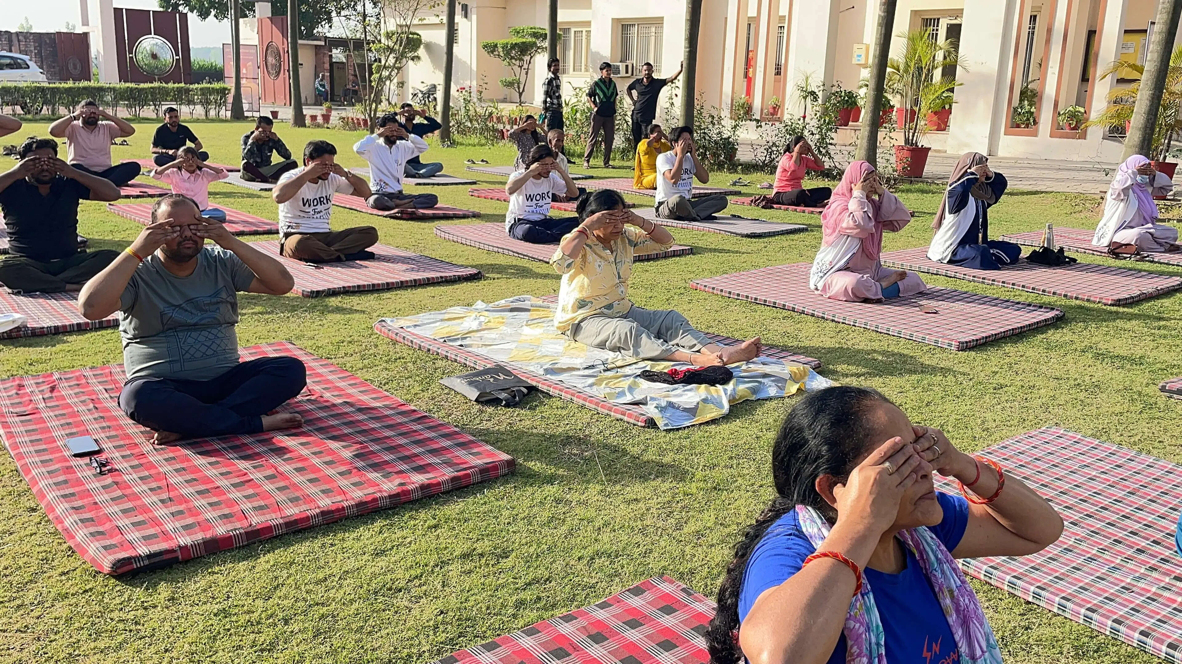 मुरादाबाद के नेचरोपेथी सेंटर में लगा विशेष योग कार्यक्रम