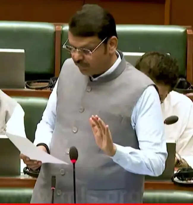 (रिपीट) विदेश में फंसे महाराष्ट्र के लोगों को सुरक्षित वापस लाया जाएगा: मुख्यमंत्री फडणवीस