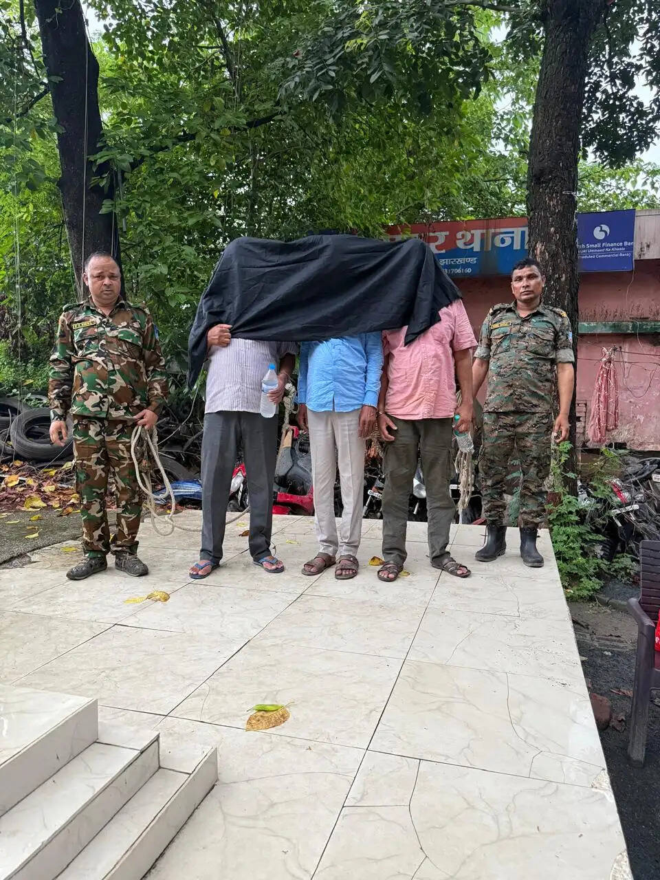 गांजा के साथ तीन तस्कर गिरफ्तार