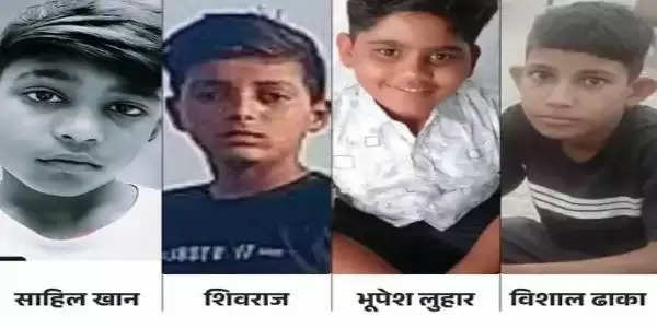 घर से खेलने निकले चार बच्चाें की तालाब में डूबने से मौत