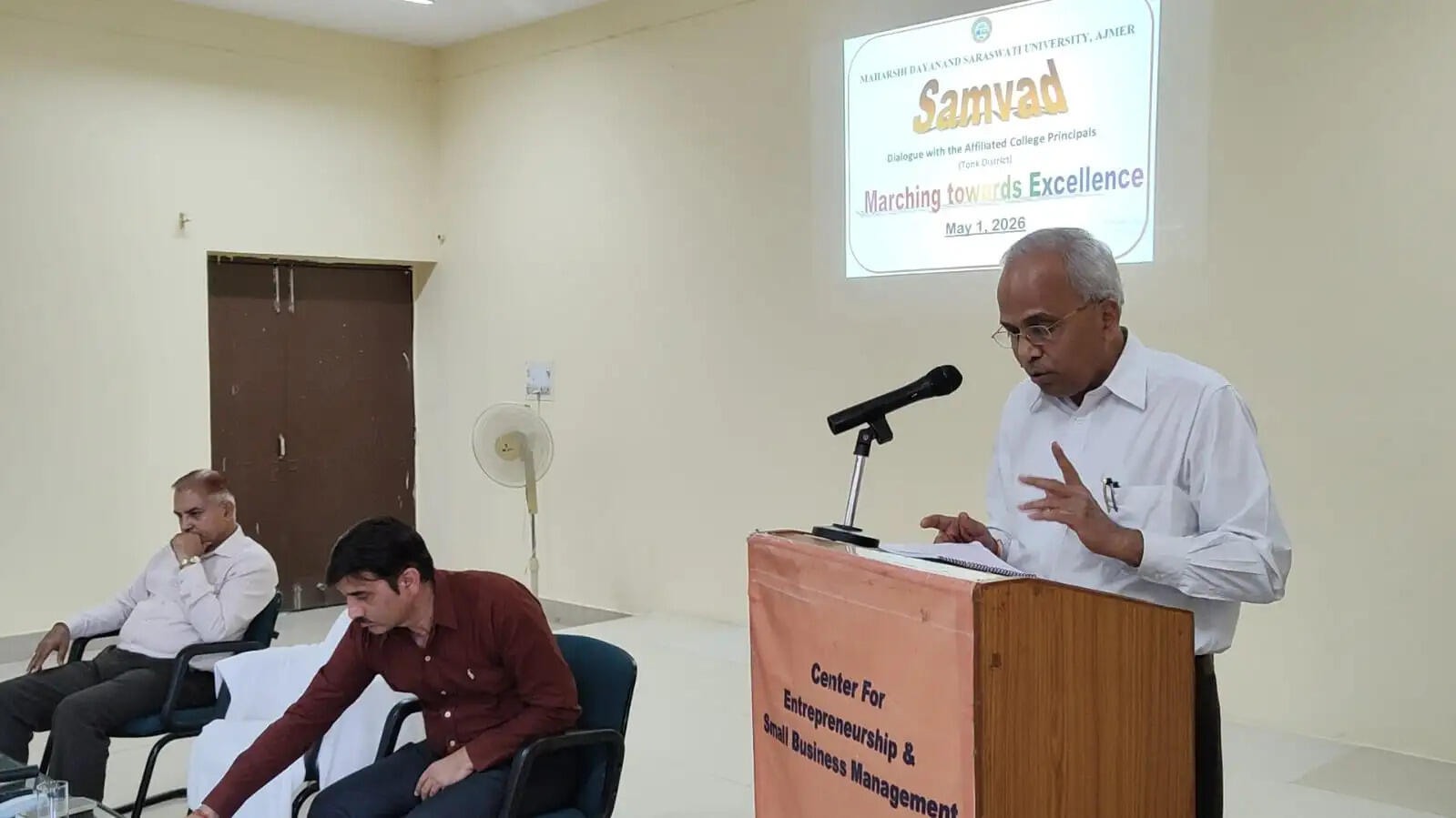 मैं और आप नहीं, हम की भावना से ही विश्वविद्यालय मजबूत बनेगा” - कुलगुरु प्रो. सुरेश कुमार अग्रवाल