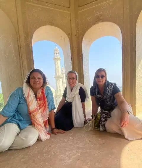 यूके, यूएस, जर्मनी और ऑस्ट्रेलिया से पधारे मेहमानों ने ऐतिहासिक धरोहरों का किया भ्रमण