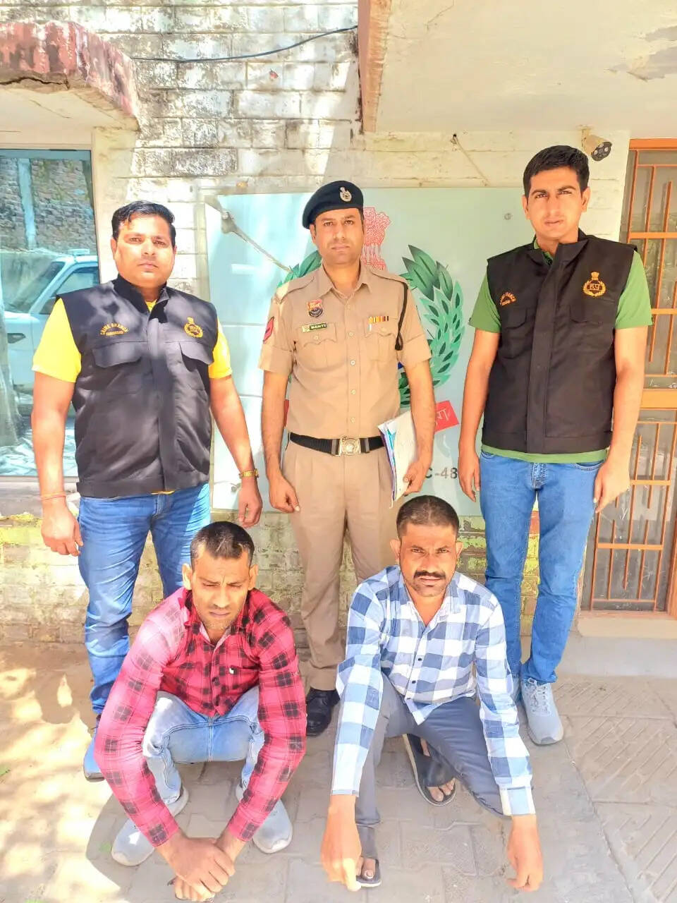फरीदाबाद : सोने के आभूषण चुराने वाले दो आरोपियों को पुलिस ने दबोचा