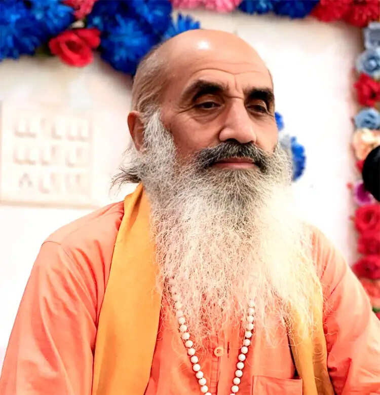 घर-गृहस्थ में रहकर महापुरुष बनना कठिन: दशरथ