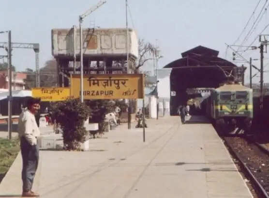 मीरजापुर : जीआरपी ने बिना टिकट-वीजा सफर करते बांग्लादेशी नागरिक को पकड़ा, जा रहा था पुलवामा