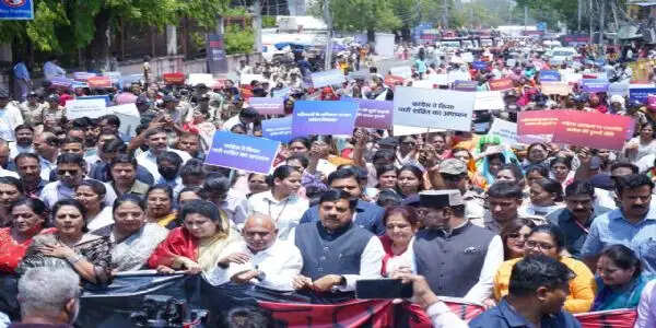 महिला आरक्षण पर गरमाई सियासत, भोपाल में भाजपा की जन आक्रोश पदयात्रा, सड़कों पर उतरीं हजारों महिलाएं