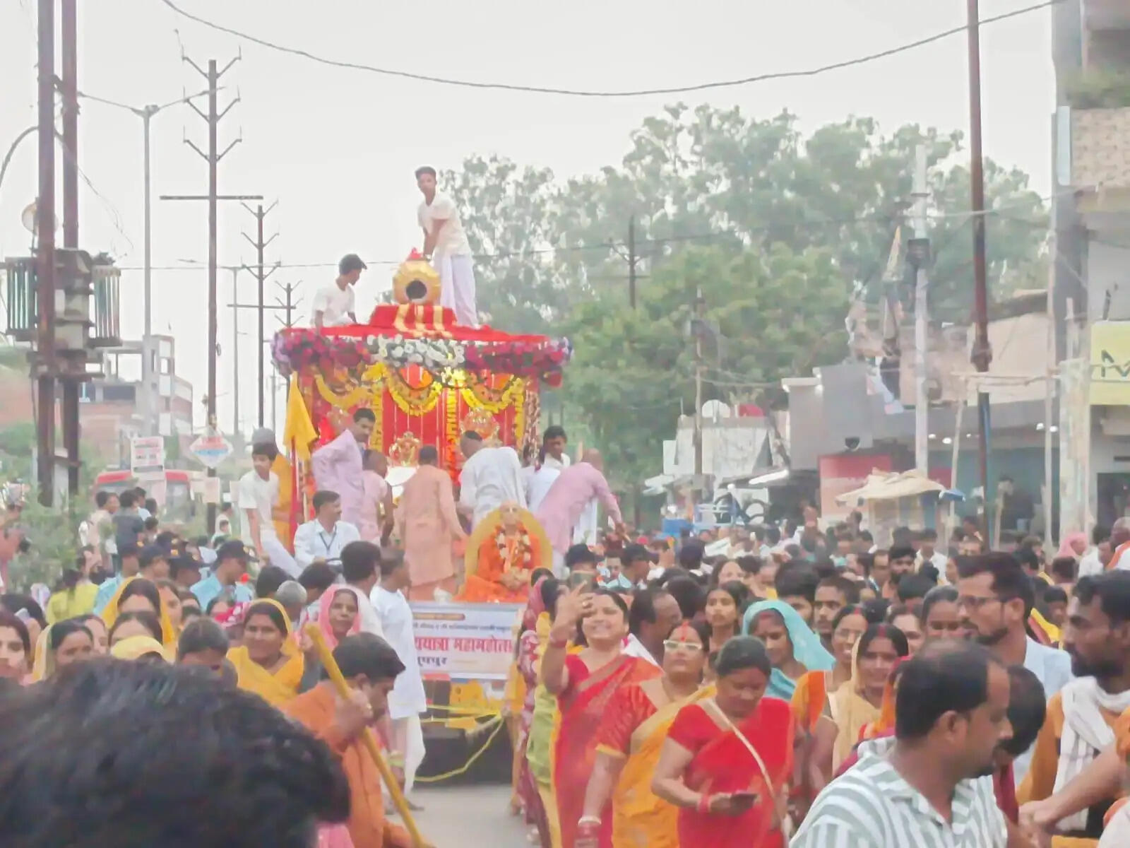रथ यात्रा: मौसी के घर से अपने घर पहुंचे भगवान जगन्नाथ, रथ को खीचने लगी रहीं होड़