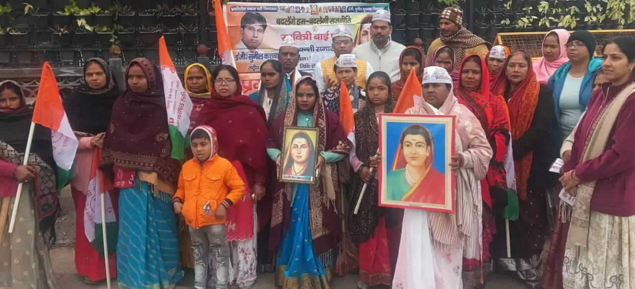 माता सावित्रीबाई फुले ने महिलाओं में शिक्षा की जलाई मशाल : सुनील कुशवाहा