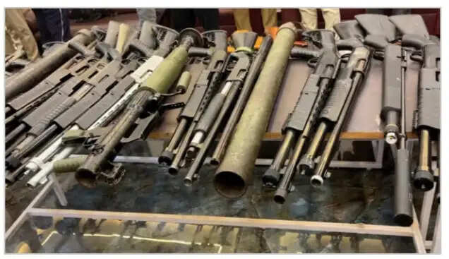 मणिपुर में 67 हथियार और भारी मात्रा में गोला-बारूद बरामद, चार उग्रवादी गिरफ्तार