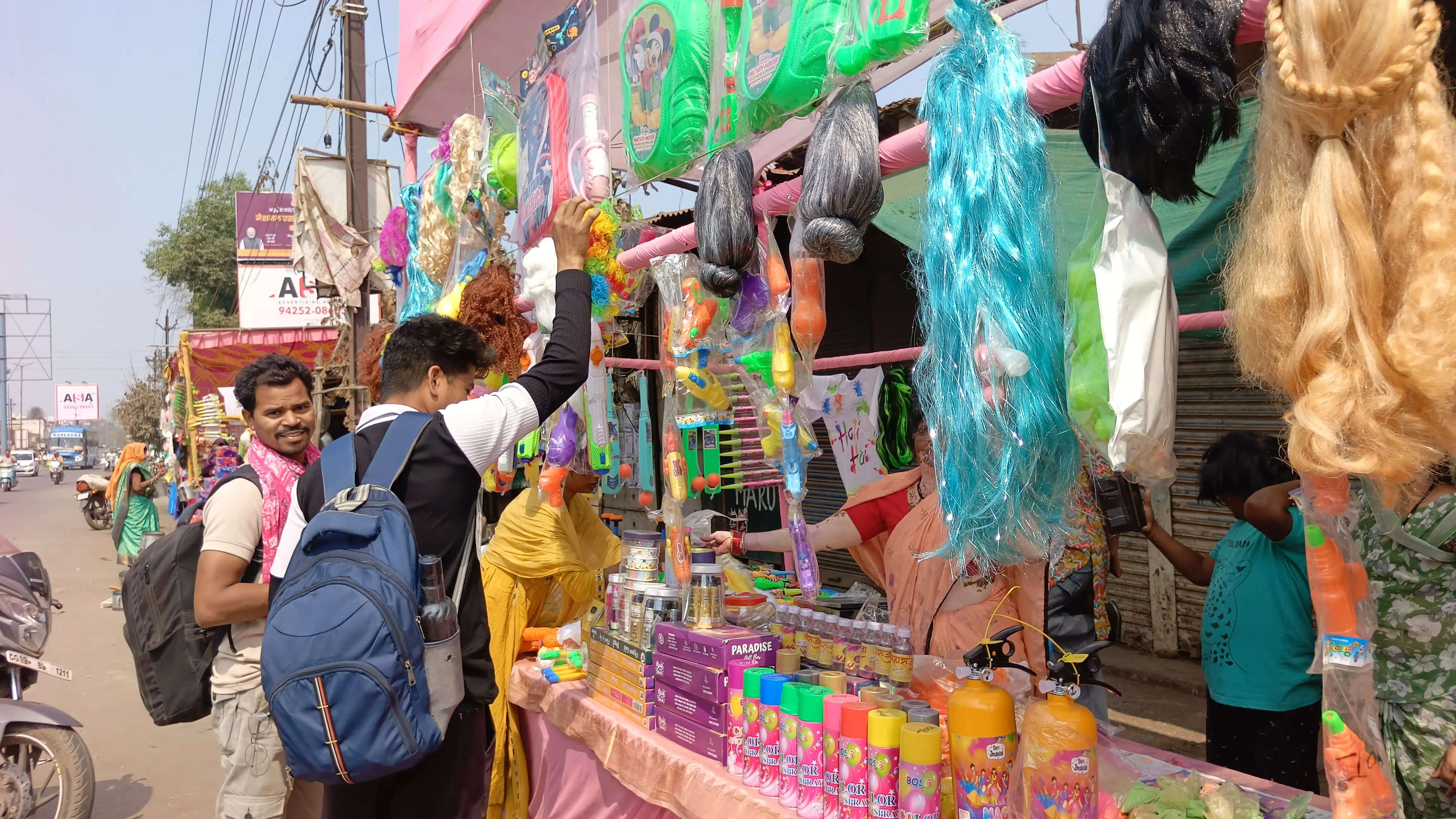 होली पर्व को लेकर नगाड़ों की गूंज, बाजारों में बढ़ी रौनक