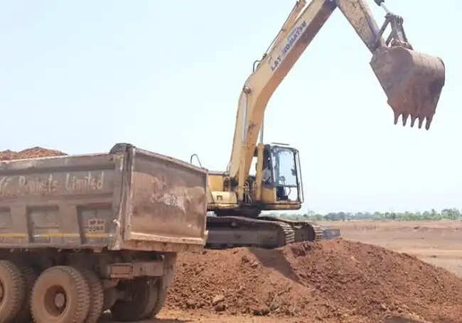 सागरः अवैध मुरम खनन करने पर डेढ़ करोड़ रुपये का जुर्माना, पोकलैंड मशीन सहित तीन डम्पर जब्त