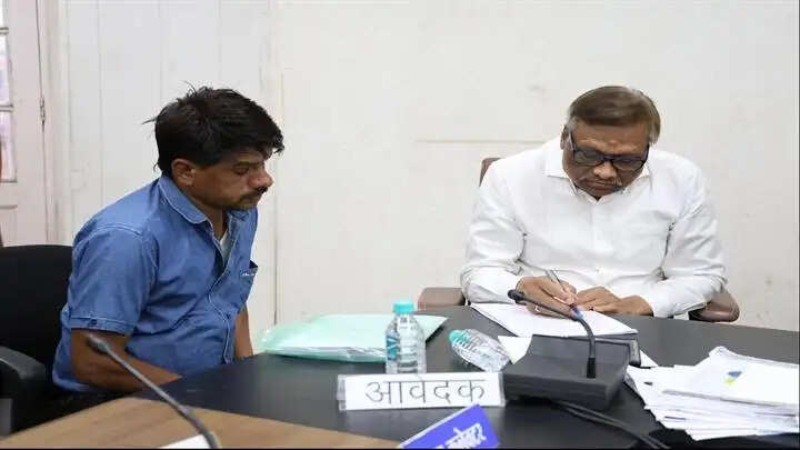 ग्वालियरः अधिकारियों ने जन-सुनवाई में सुनी 104 लोगों की समस्या