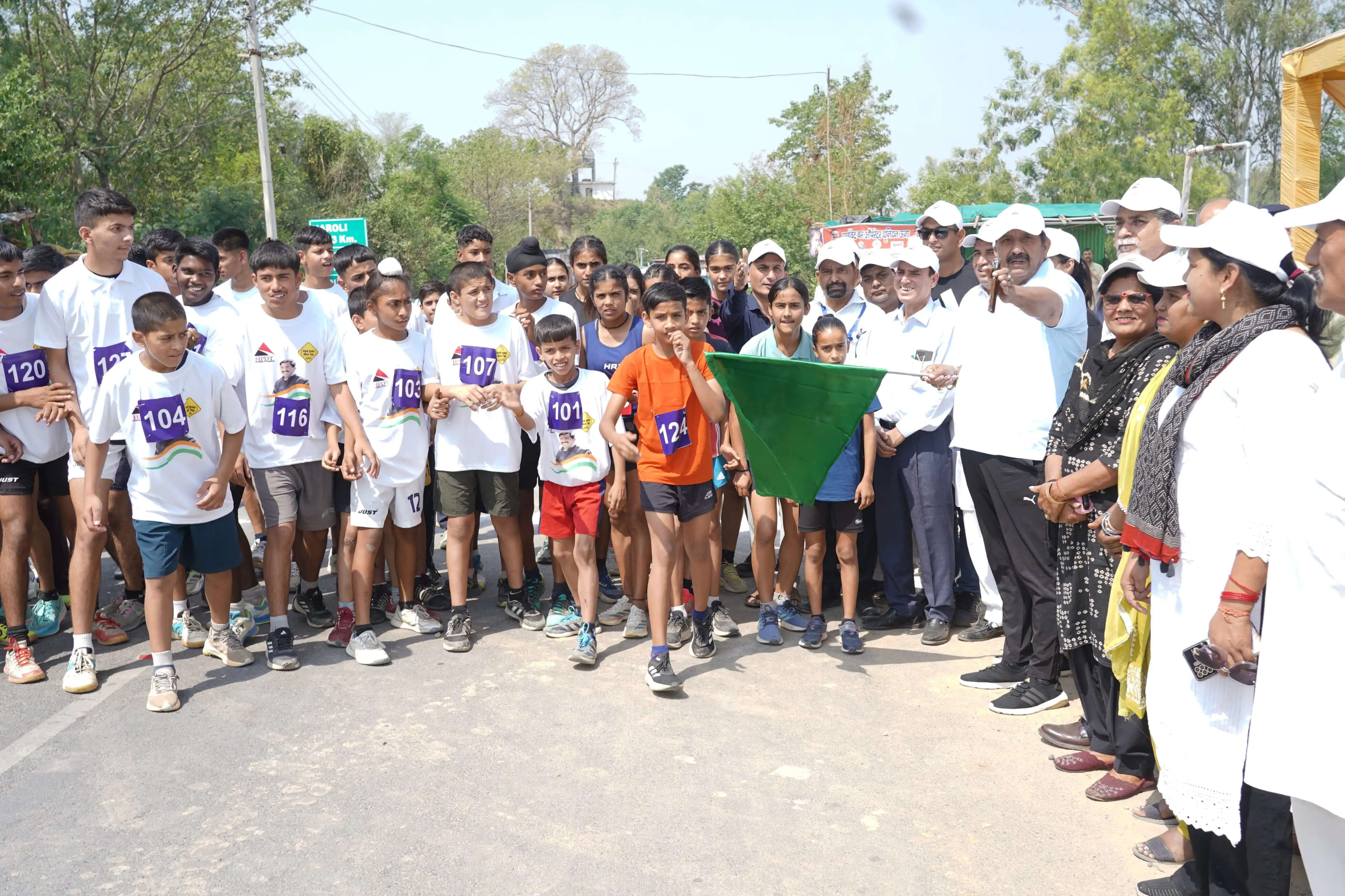 नशा मुक्ति और सड़क सुरक्षा के लिए मैराथन का आयाेजन, उप मुख्यमंत्री ने दिखाई हरी झंड़ी