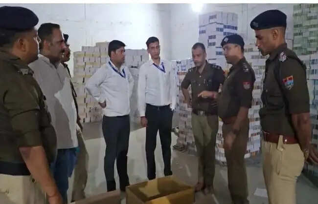 नकली एनसीईआरटी पुस्तकों का&nbsp;10 करोड़ का जखीरा बरामद