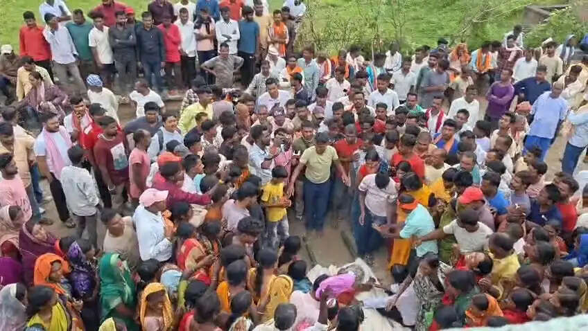 टीएसपीसी प्रमुख ब्रजेश गंझू की मुठभेड़ पर पूर्व विधायक और भाई ने उठाए सवाल, सीबीआई जांच की मांग