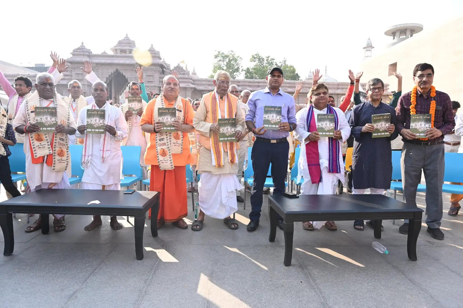 वाराणसी में वनवासी समाज के लोगों ने पहली बार किया बाबा विश्वनाथ का दर्शन