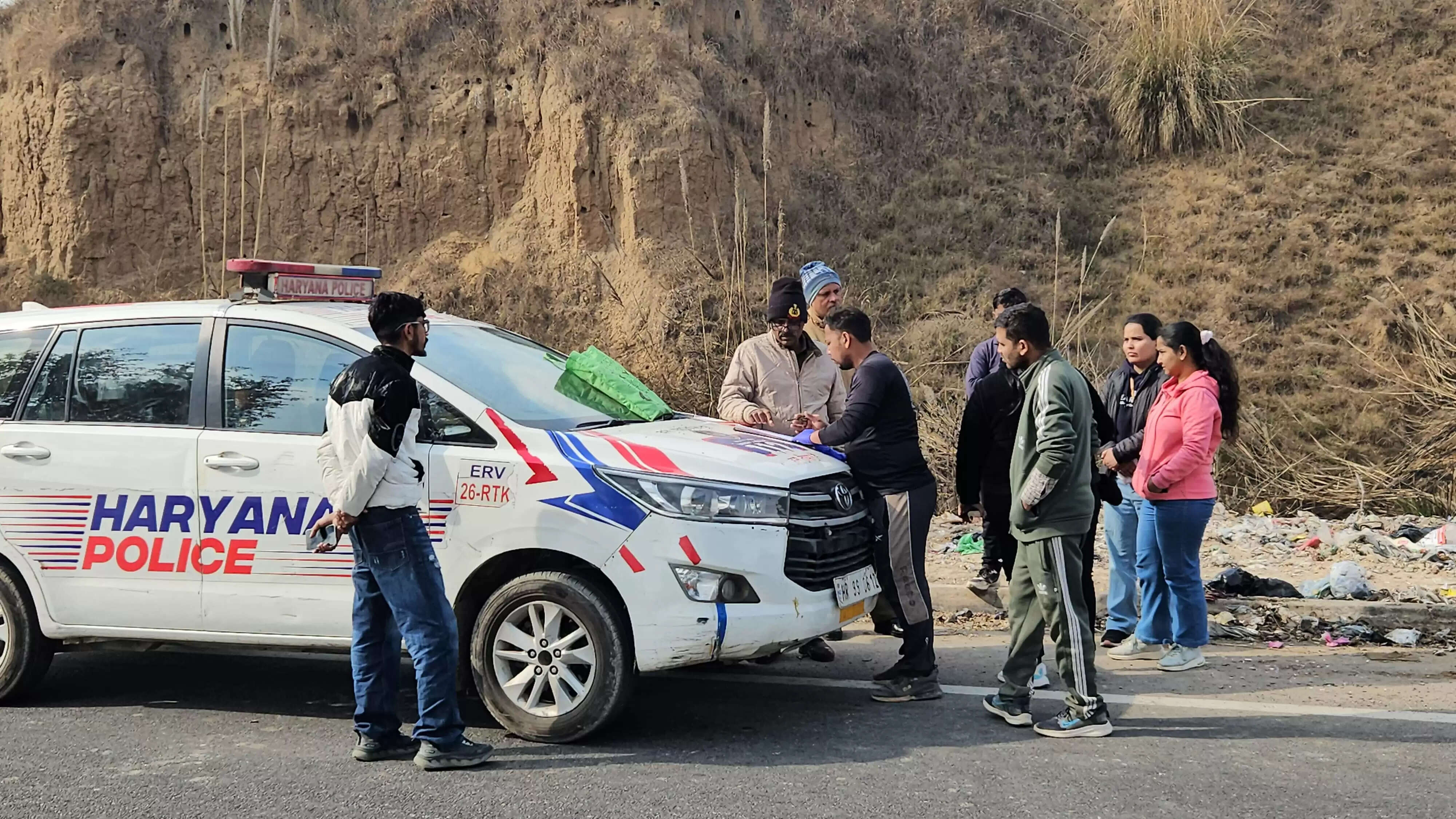 राेहतक: सुनारियां गांव के पास दो दर्जन से अधिक मृत मिले स्ट्रीट डॉग, पशु प्रेमियों में भारी रोष