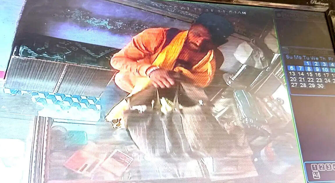 पांच लाख के सोने चांदी के आभूषण से भरा झोला दिनदहाड़े चोरी