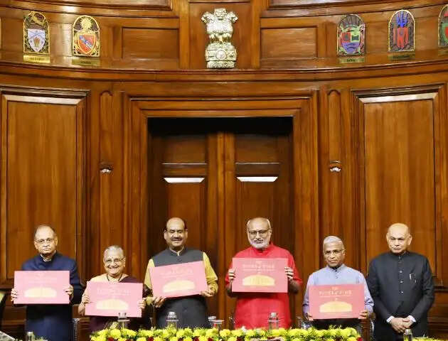 उपराष्ट्रपति ने ‘टाइड्स ऑफ टाइम’ पुस्तक का विमोचन किया