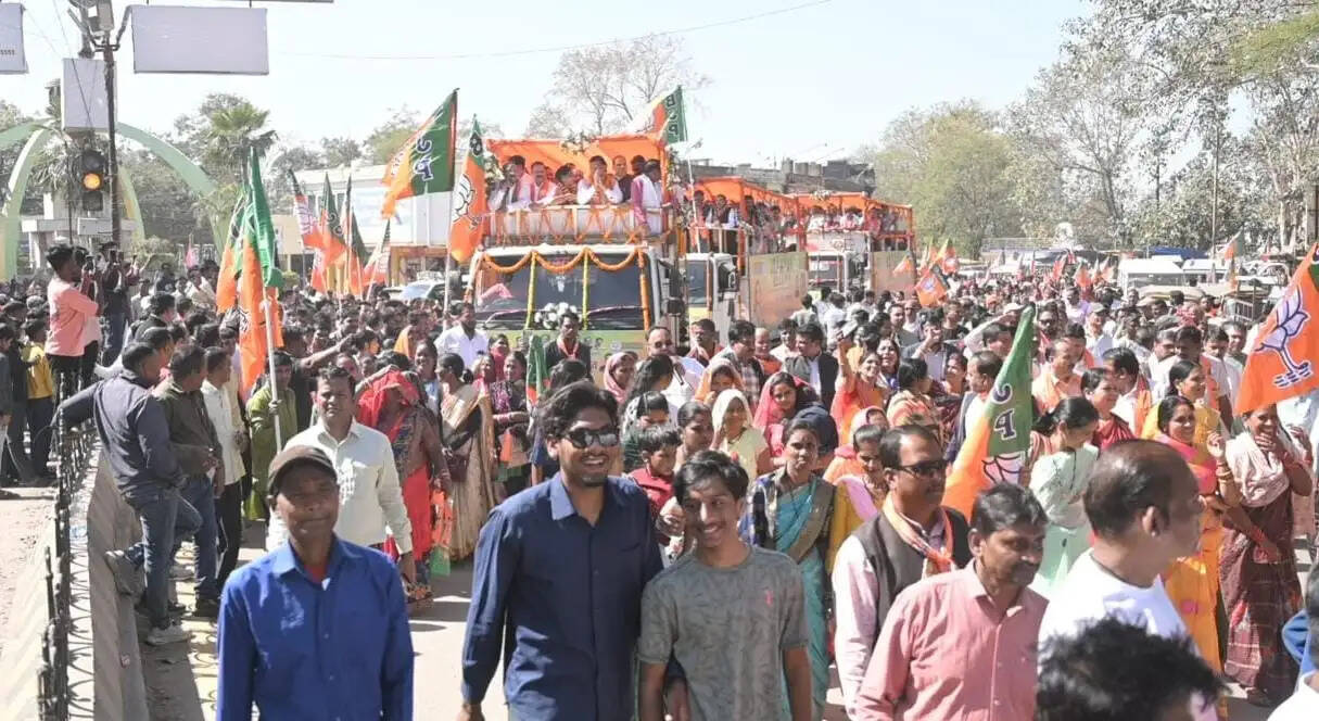 कोरबा : &nbsp;महापौर प्रत्याशी संजू देवी राजपूत और 67 पार्षद प्रत्याशियों ने जमा किया फॉर्म