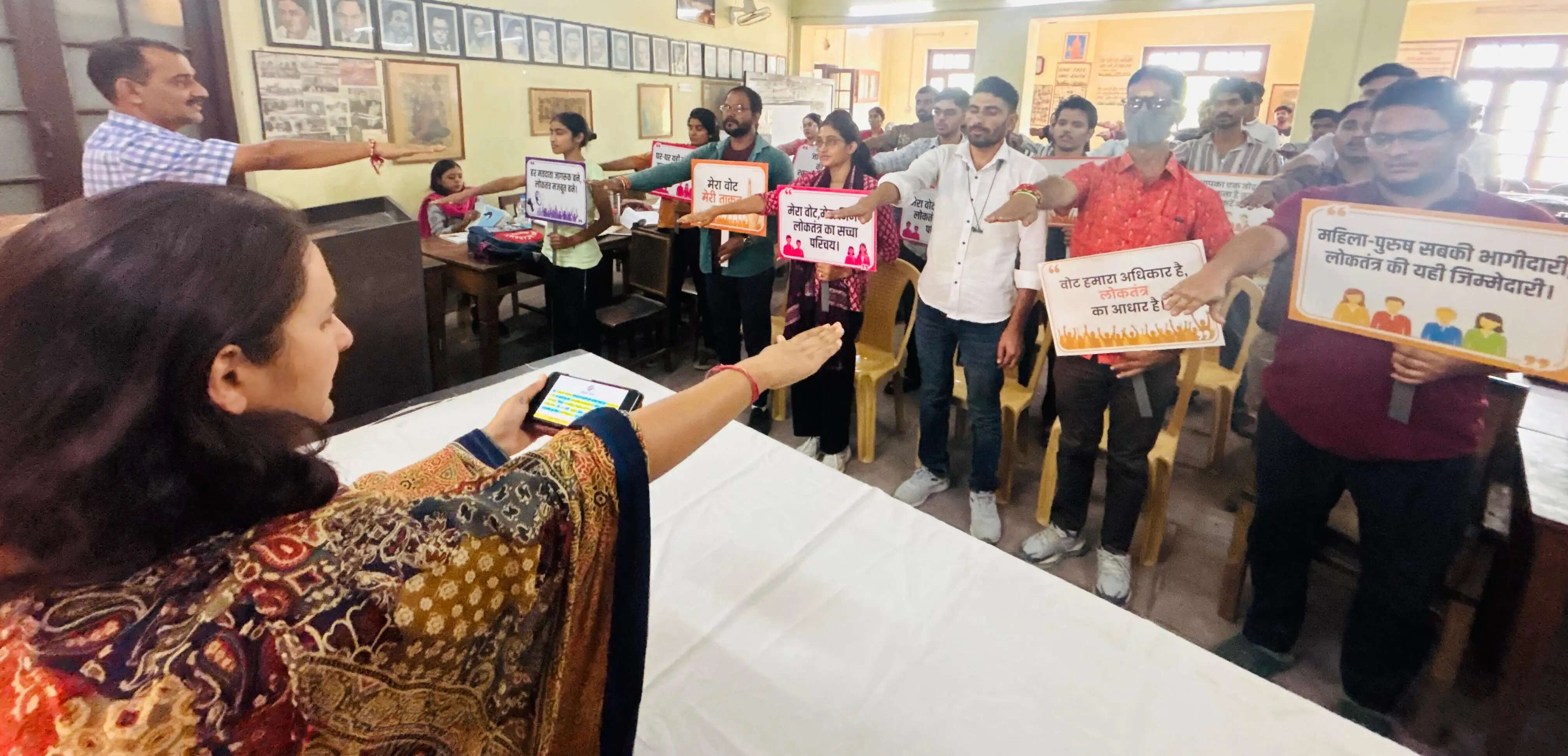 युवा संवाद के माध्यम से दिया मतदान का संदेश&nbsp;:&nbsp;डूंगर कॉलेज में बड़ी संख्या में युवाओं ने की भागीदारी