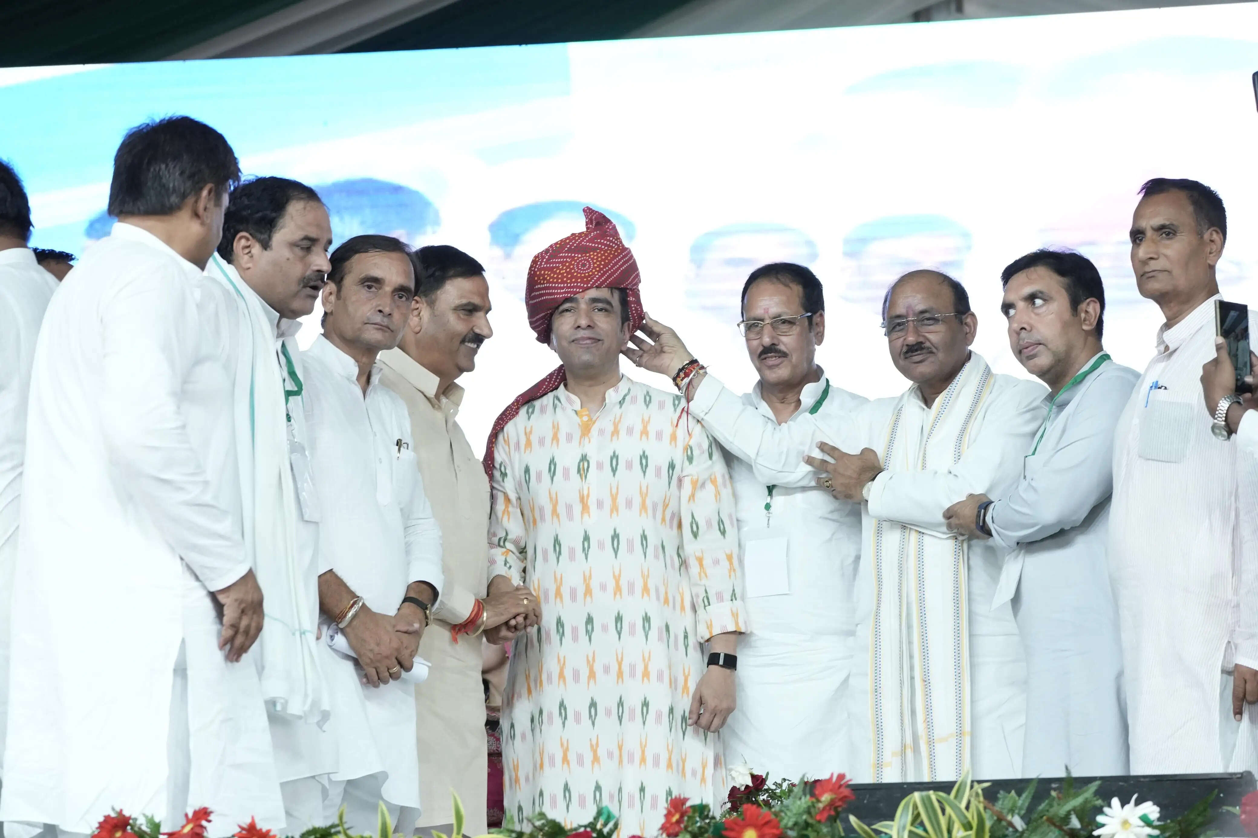 सहारनपुर : स्वाभिमान रैली में जयंत चौधरी का शक्ति प्रदर्शन, पीडीए पर तंज-बोले, “एनडीए का ‘एन’ कभी नहीं बदलेगा”