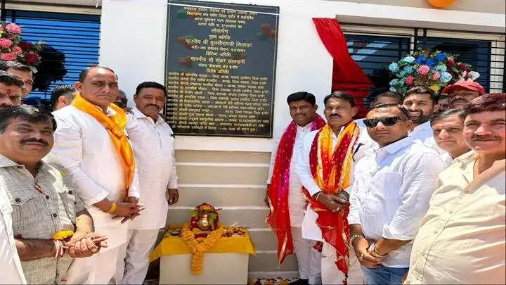 इंदौरः मंत्री सिलावट ने अटल सुशासन पंचायत भवन का किया लोकार्पण