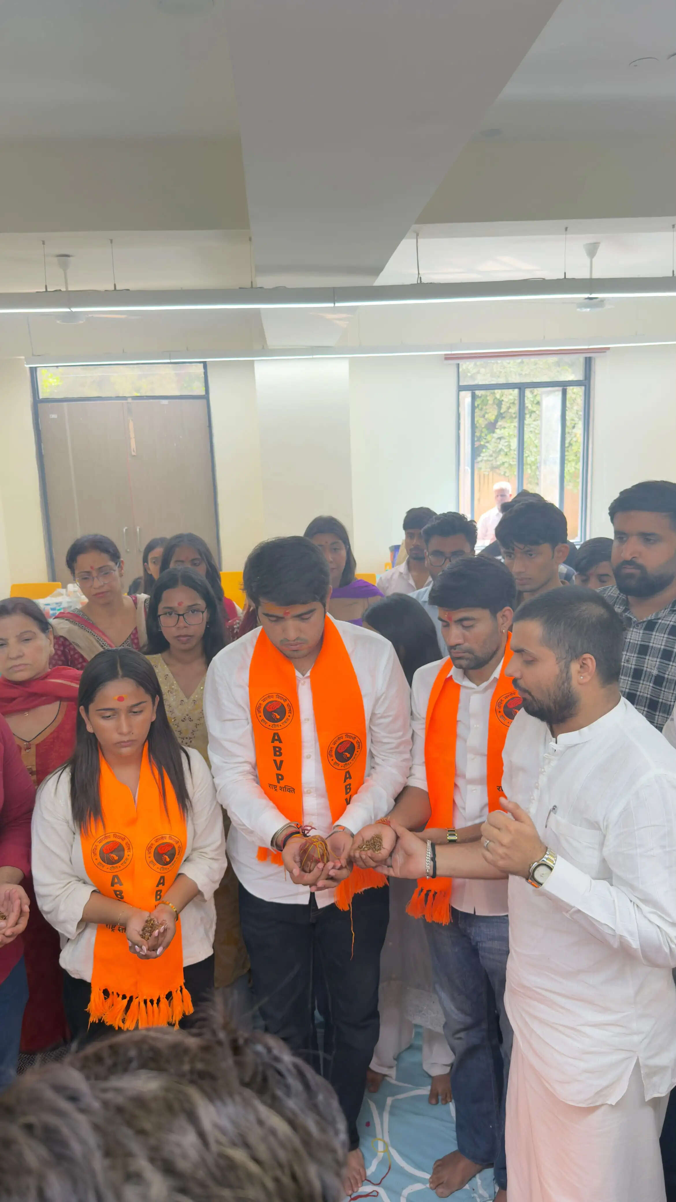 वैदिक मंत्रोच्चार और हवन-पूजन के साथ खुला डूसू कार्यालय, नए अभाविप पदाधिकारियों ने संभाला कार्यभार