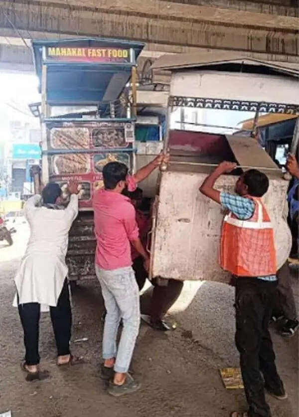 भोपाल नगर निगम ने शहरभर में हटाए अतिक्रमण, सामान भी&nbsp;जब्त