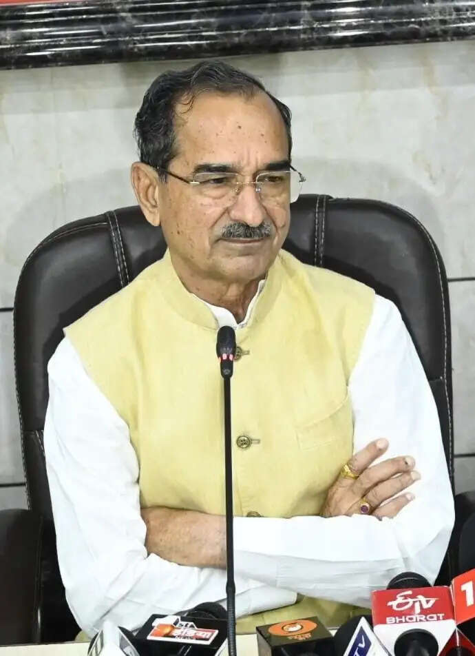 गहलोत मुंगेरीलाल के सपने छोड़ें और जमीन पर आकर करें सेवा: मदन राठौड़