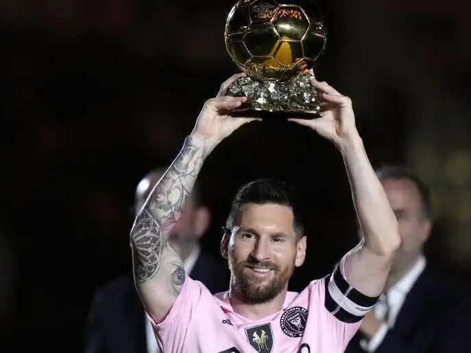 लियोनेल मेसी ने फीफा के सर्वश्रेष्ठ पुरुष खिलाड़ी का पुरस्कार बरकरार रखा
