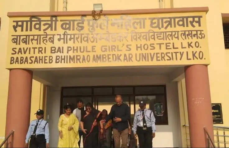 बीबीएयू के कुलपति प्रो. राजकुमार मित्तल ने किया छात्रावासों का निरीक्षण