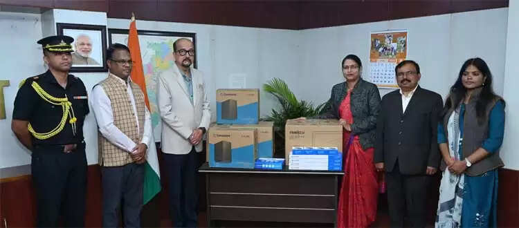 राज्यपाल&nbsp;डेका ने कस्तूरबा गांधी बालिका आवासीय विद्यालय को प्रदान किए पांच कम्प्यूटर