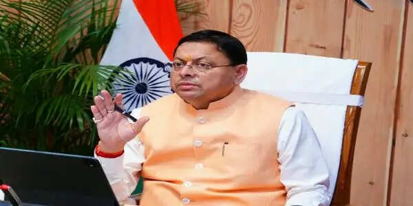 सड़क टूटी मिली तो अधिकारी की जवाबदेही होगी तय, एक नवंबर तक पूरे हों पाइपलाइन के काम: धामी