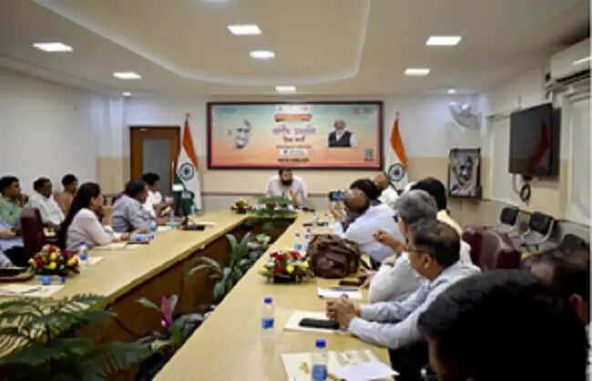 आजादी के बाद पहली बार खादी एवं ग्रामोद्योग का कारोबार एक लाख 70 हजार करोड़ रुपये के पार