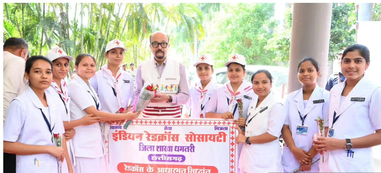रेडक्रास गतिविधियों के विस्तार को लेकर राज्यपाल से भेंट