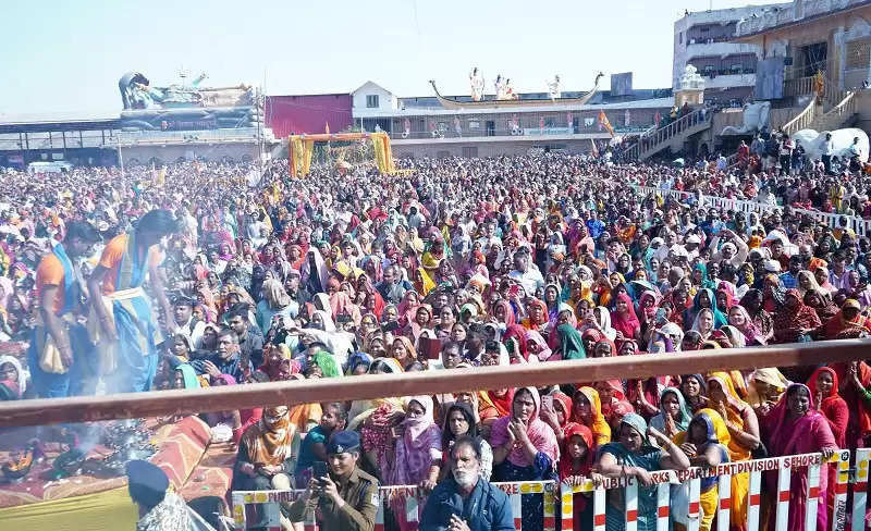 कुबेरेश्वरधाम पर उमड़ा आस्था का सैलाब, अंतिम दिन पहुंचे 15 लाख से अधिक श्रद्धालु