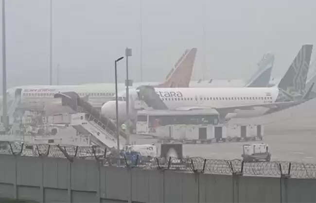 (अपडेट) कोहरे ने बाधित किया आईजीआई एयरपोर्ट पर परिचालन, 118 उड़ानें रद्द, 16 का मार्ग बदला गया
