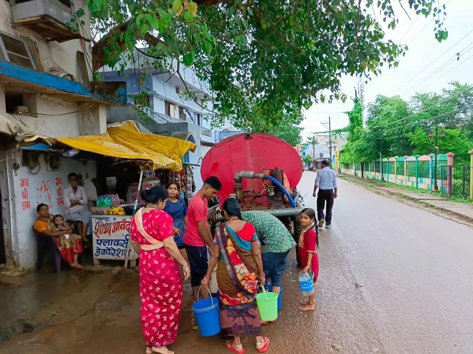 संशोधित-वर्षा के मौसम में भी कई स्थान पर पेयजल संकट