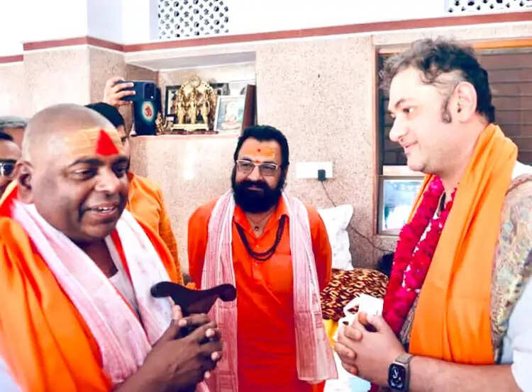 सनातन की शक्ति संग संतों का संगम, कुंभ को दिव्य-भव्य बनाने पर अखाड़ा परिषद में मंथन